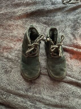 UGG Kids Black Suede Lace-Up Ankle Boots size 11c
